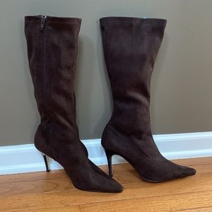 Isaac Mizrahi suede brown boots